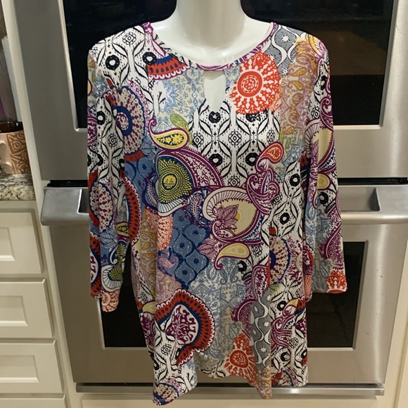 Chico’s colorful size 1 polyester spandex tunic top. See photos for details and - Picture 3 of 11